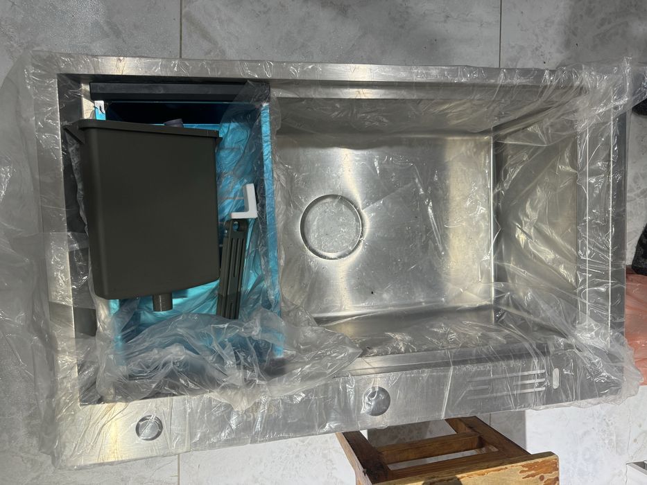 Продам кухонную мойку из нержавеющая сталь
