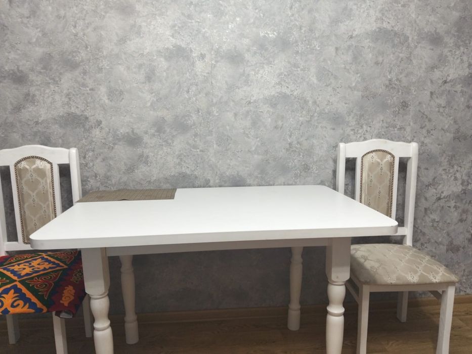 Стол с 4 стульями