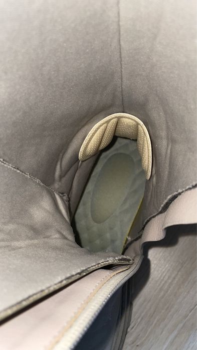 Дамски ботуши в бежово About you