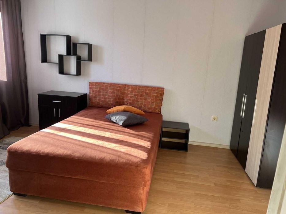 Дава се под наем Двустаен апартамент в Варна, Цветен квартал - 65 кв.м за 375 € - Снимка #1