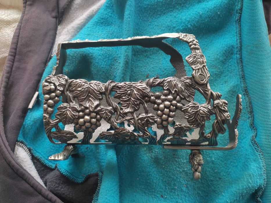 Луксозна стойка за вино метална
Цена 30 лв