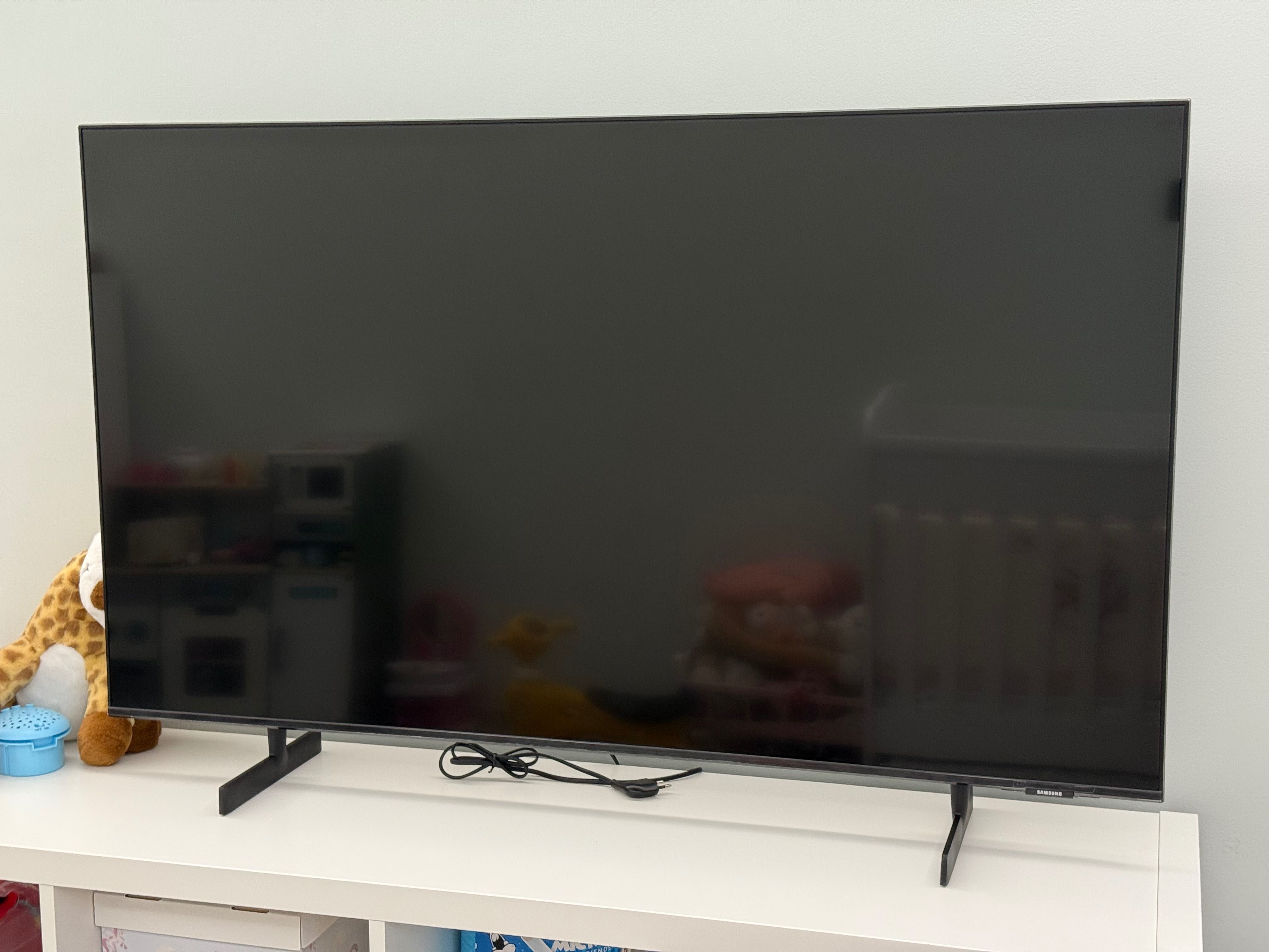 Samsung 50AU8072 4K UHD рестартира се