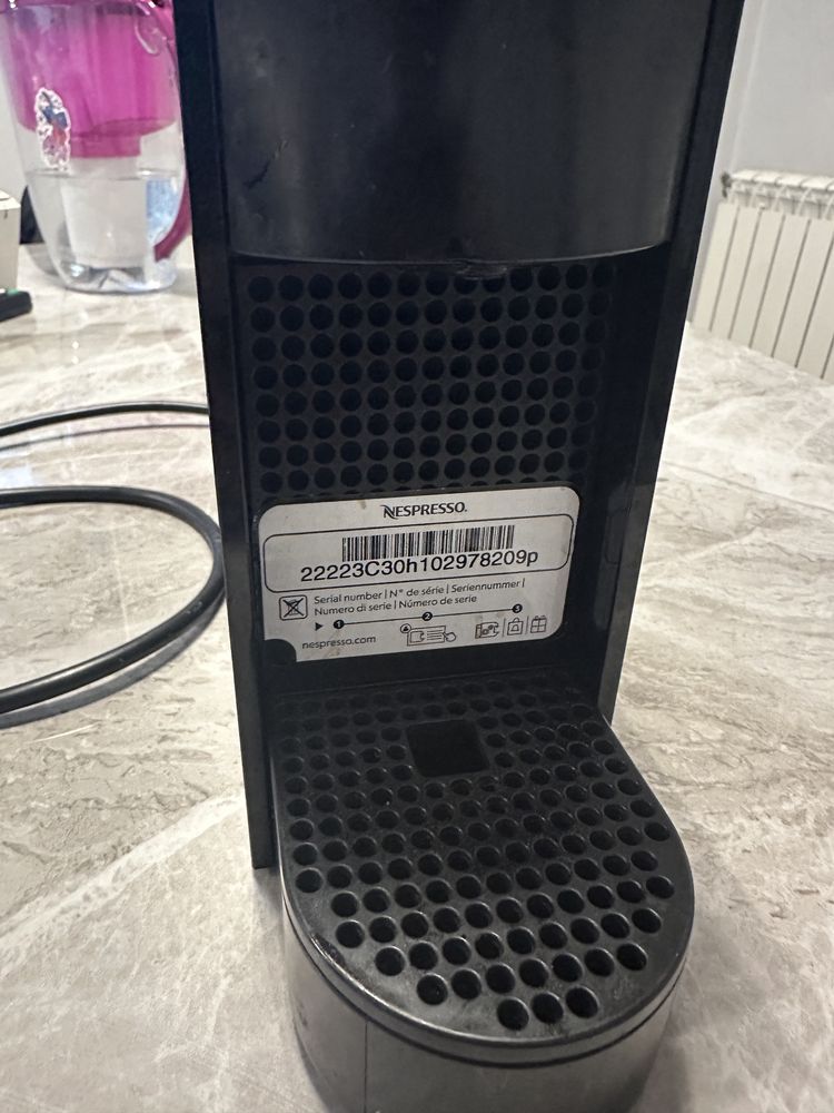 Кафемашина с капсули Nespresso - Essenza Mini