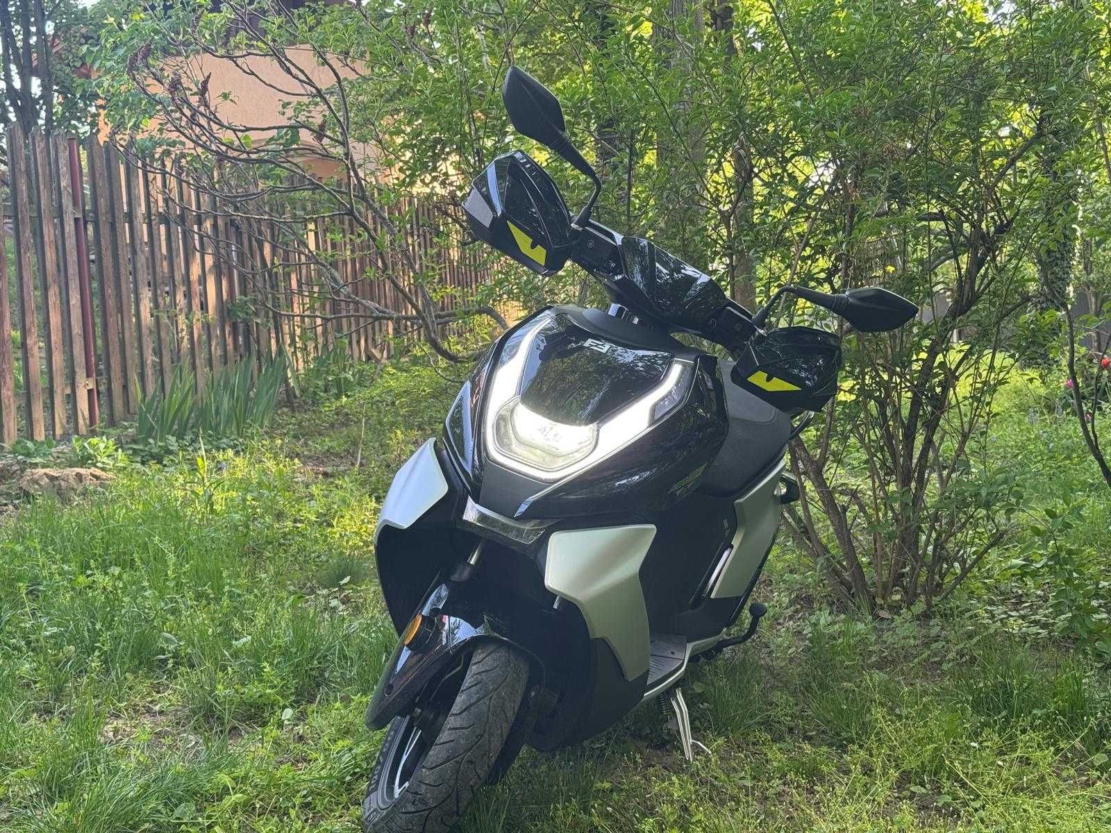 Scuter electric CF Moto Zeeho AE8S+ '24