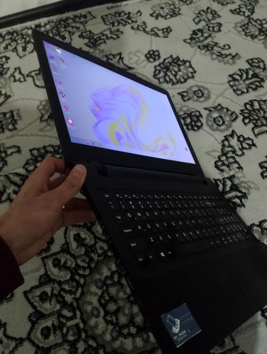 Noutbuk lenovo i3