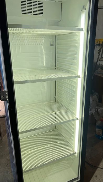 Vitrina frigorifica verticala cu led pentru racoritoare