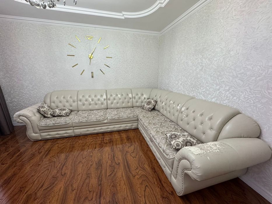 Диван угловой б/у экокожа бежевый