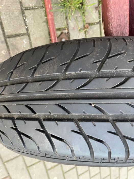 Vând anvelope roți iarnă R15 205/65