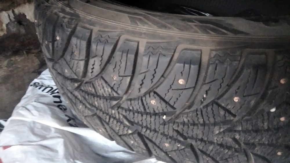Продам шины зимние 205/60/16