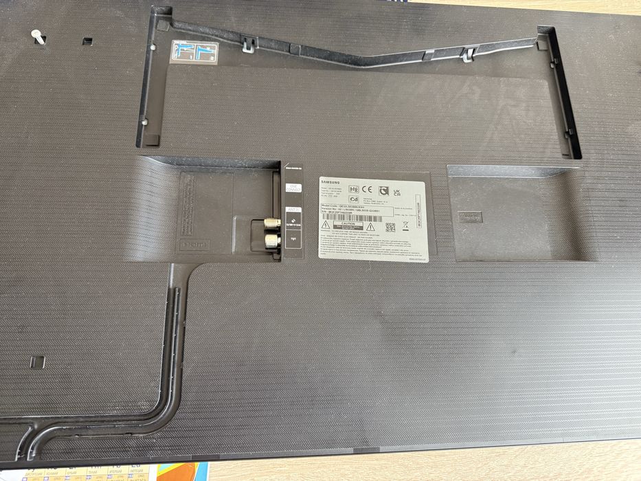 Продавам телевизор Samsung QE32LS03BBUXXH