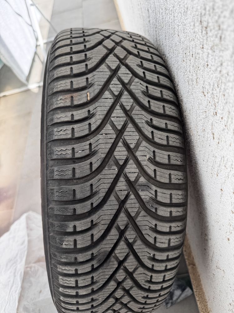 Anvelope iarna R15’ 185/60 plus jante de tabla si capace