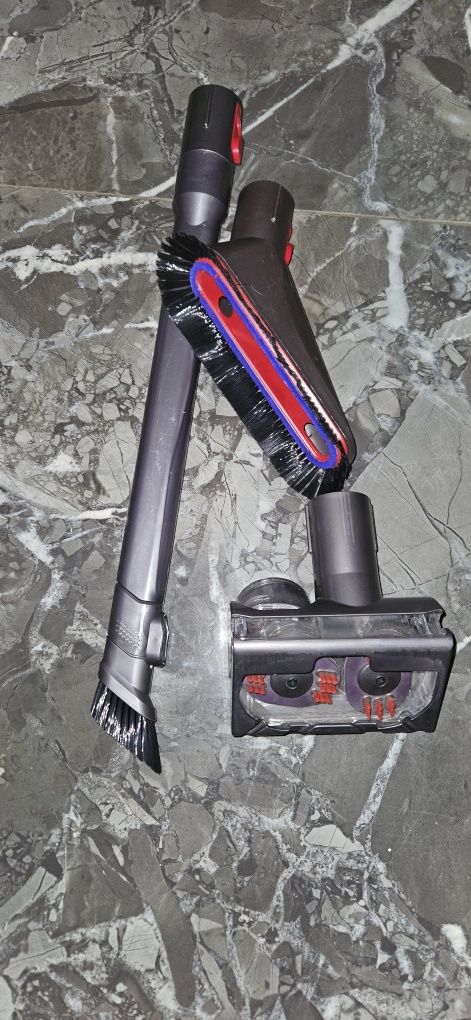 Aspirator vertical Dyson UP22 Light Ball + accesorii originale