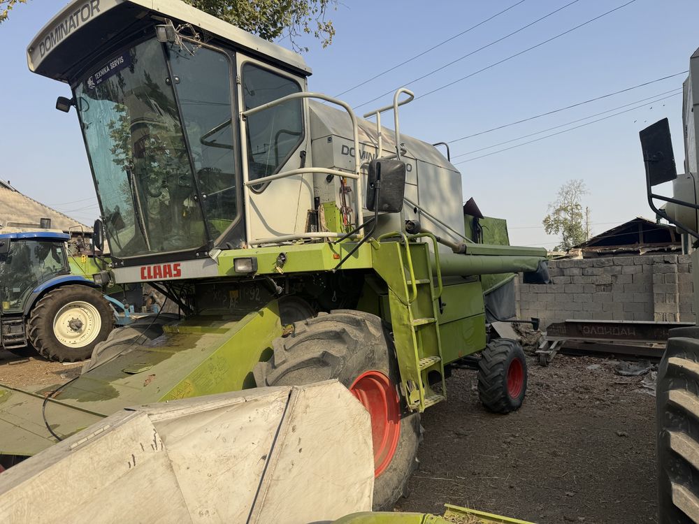 Claas Dominator 130