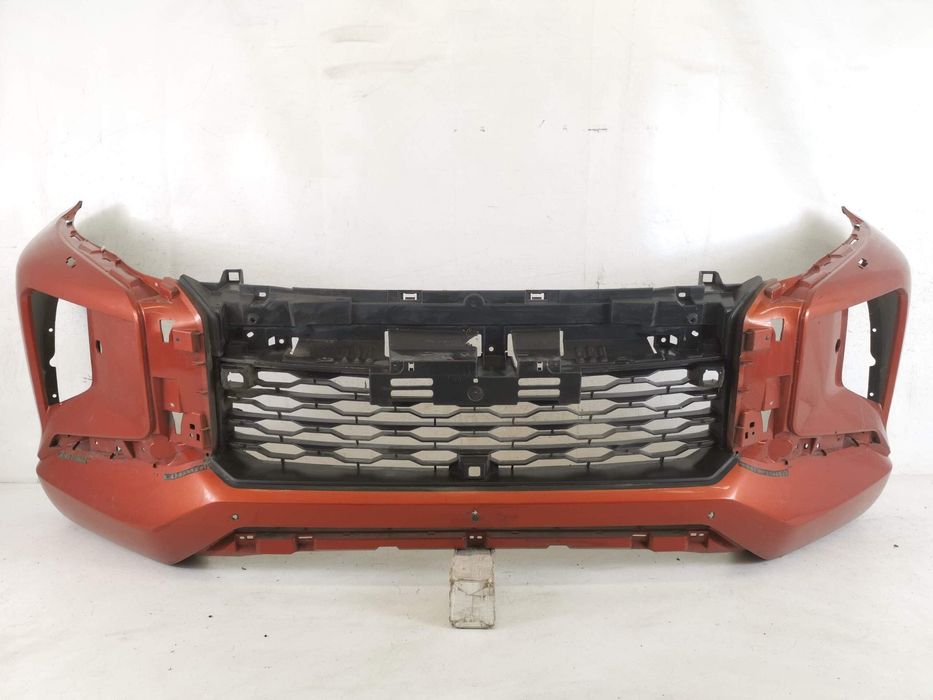 Предна броня с централна решетка Мицубиши Л200 / Mitsubishi L200 Ориги