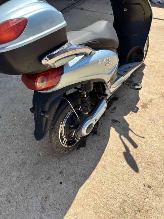 Vand scuter electric Z-Tech yadea