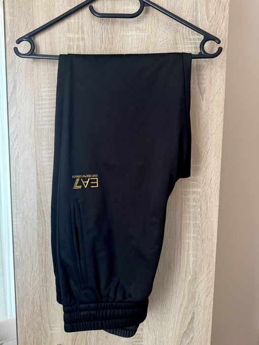 Спортен комплект EA7