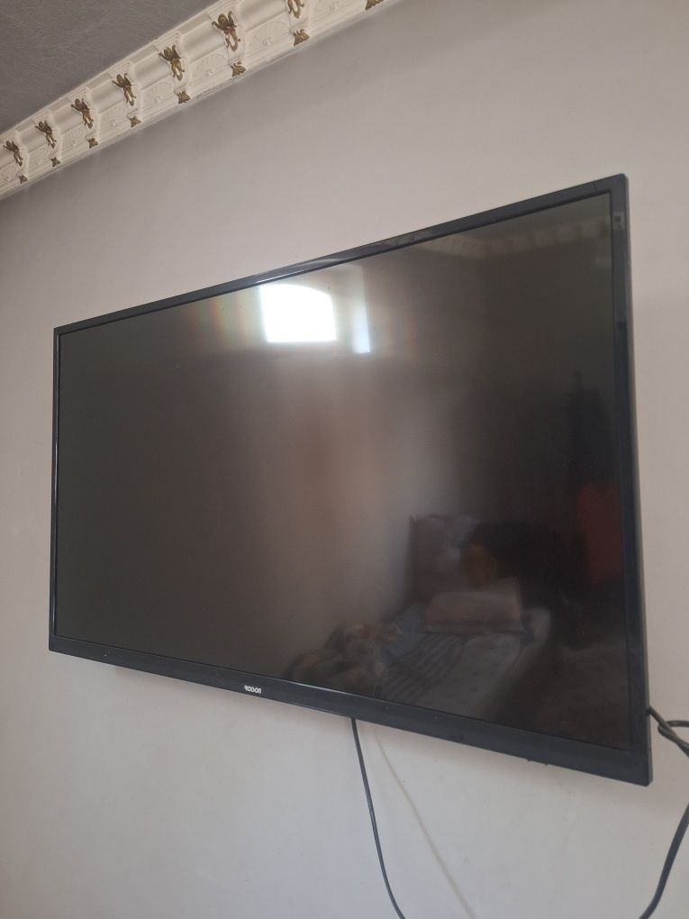 Televizor 32 va 43 talik