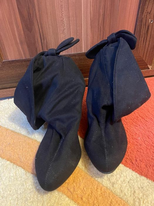 Pantofi cu toc din catifea