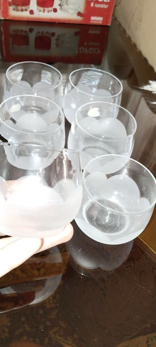 Посуда вазы и стаканы