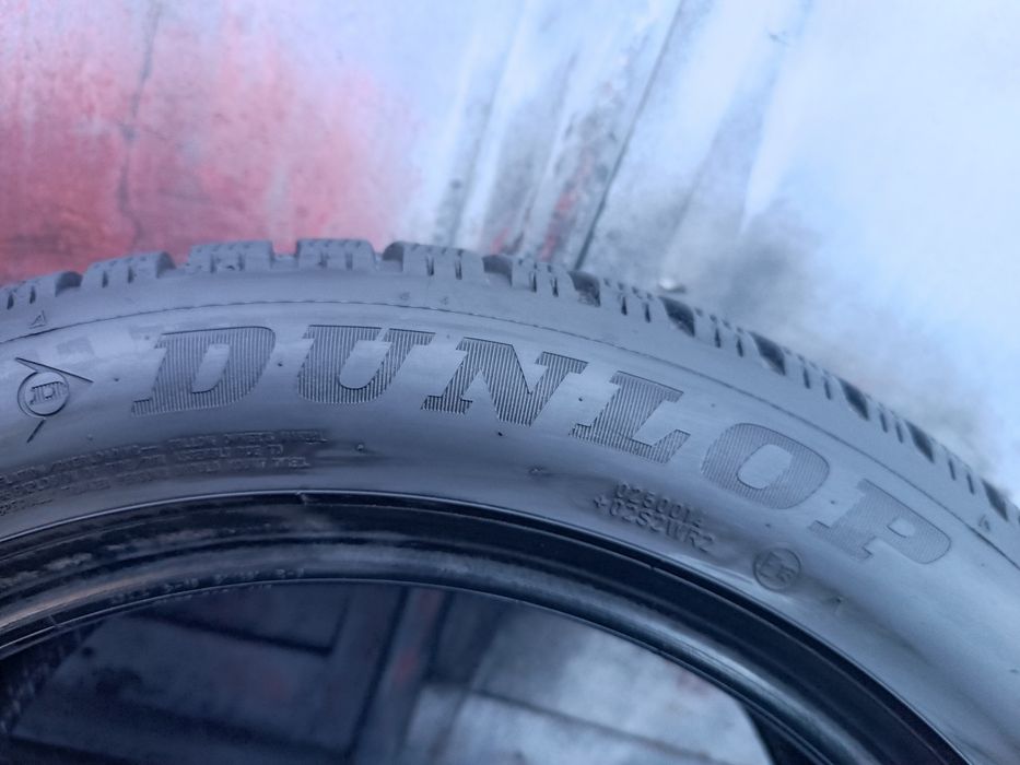 225/50/17 Dunlop .