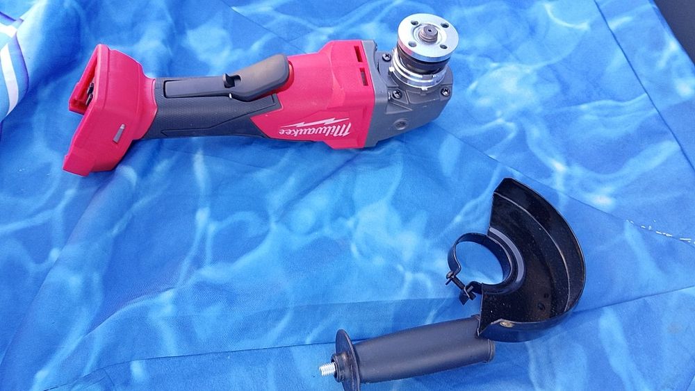 Flex Milwaukee cu variator de viteza