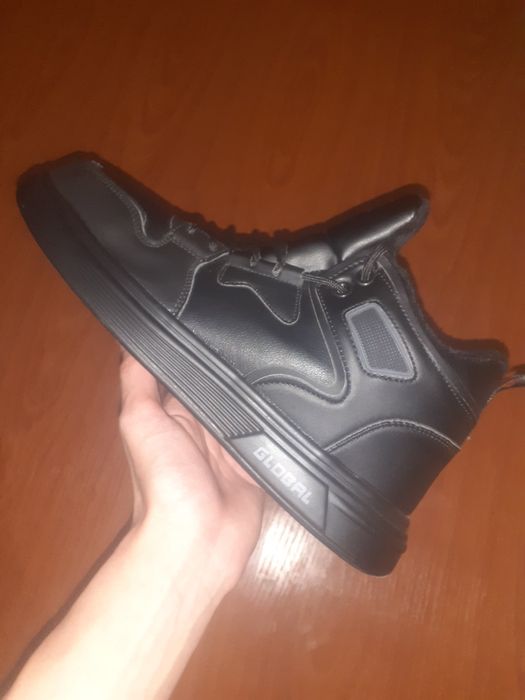 КРАСОВКИ GLOBAL НОВЫЕ,40 размер,очень стильно, модно,и тепло!