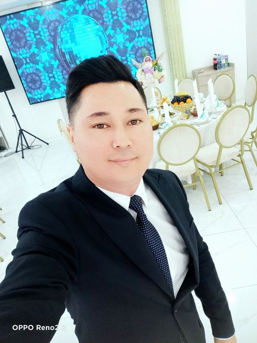 Тамада, Әнші, Домбырашы.