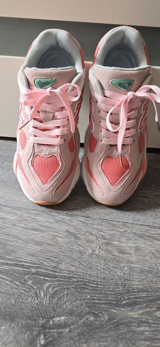 New Balance 9060 Pink