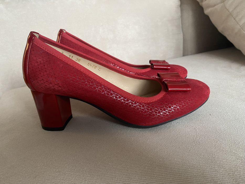 Елегантни червени обувки Roberto Venuti 38 номер