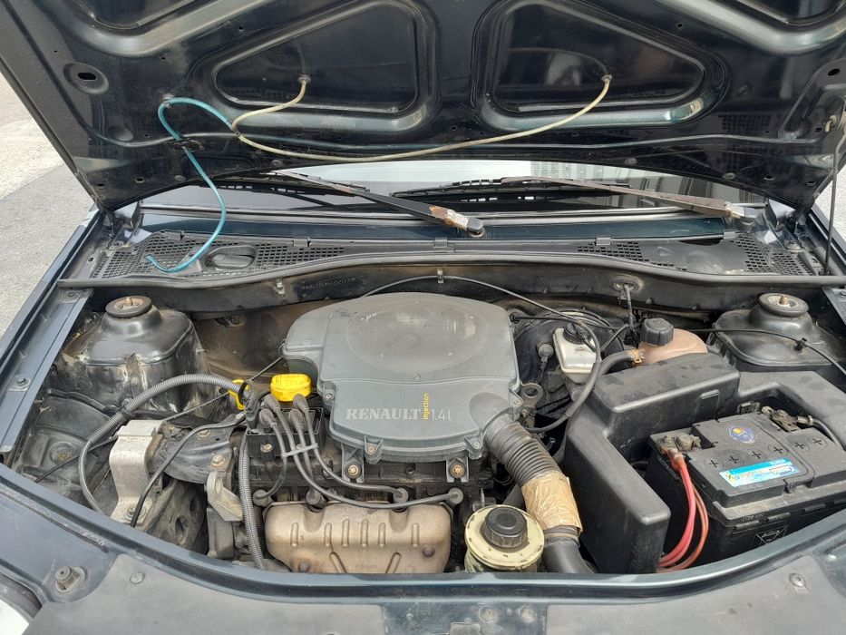 Vind Dacia Logan 1.4 benzina stare buna.