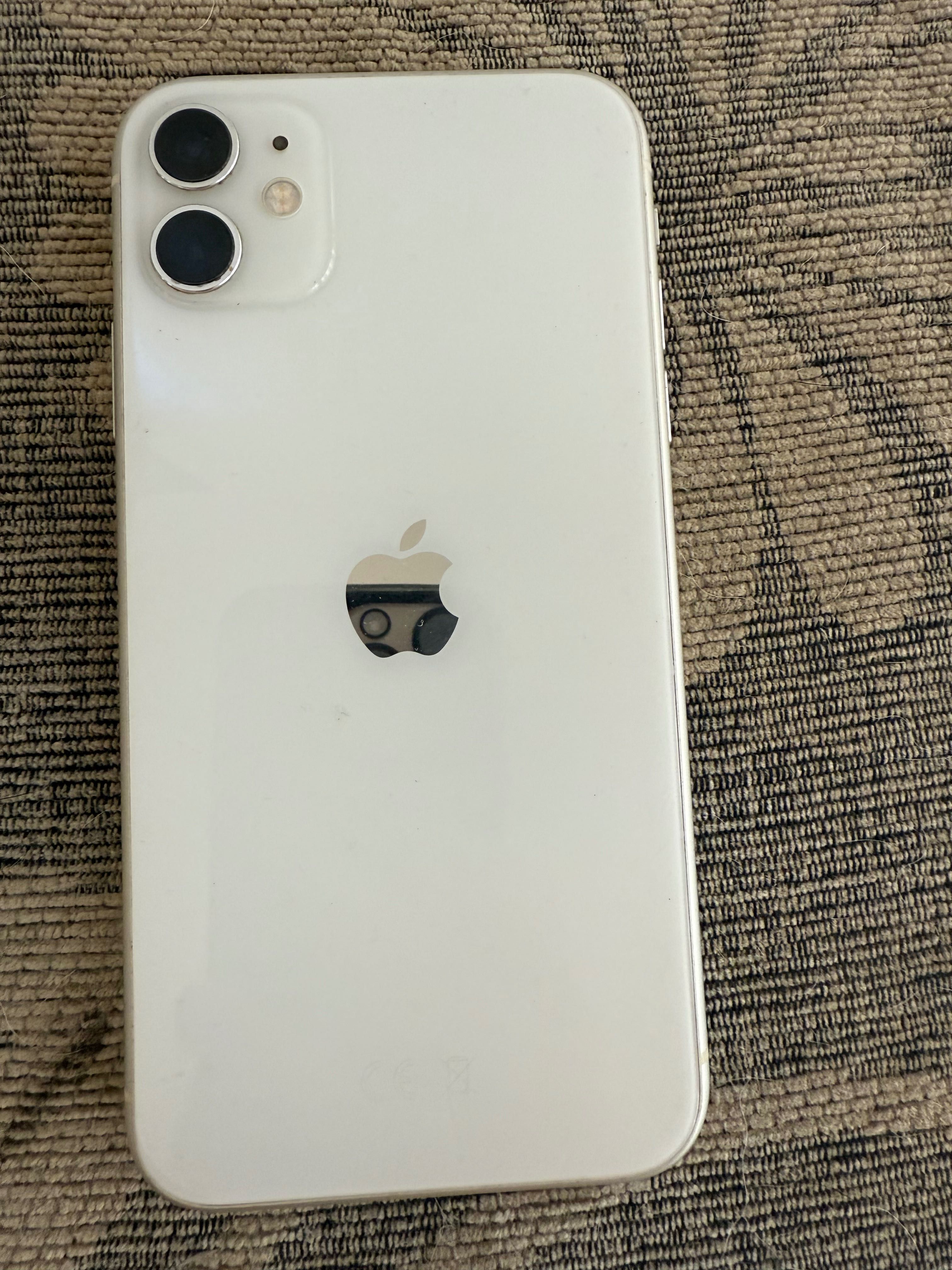 iPhone 11 64 GB работи без проблеми