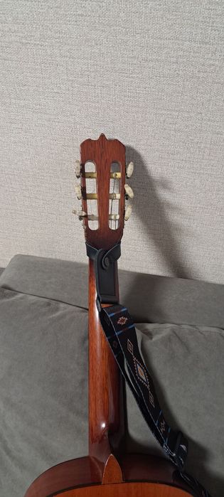 Продаётся гитара Renata