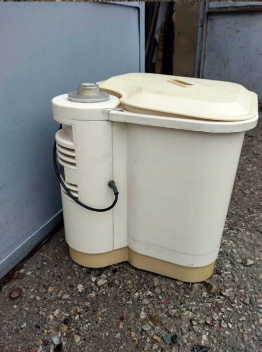 Продам стиральную машинку Бобек. Б/У