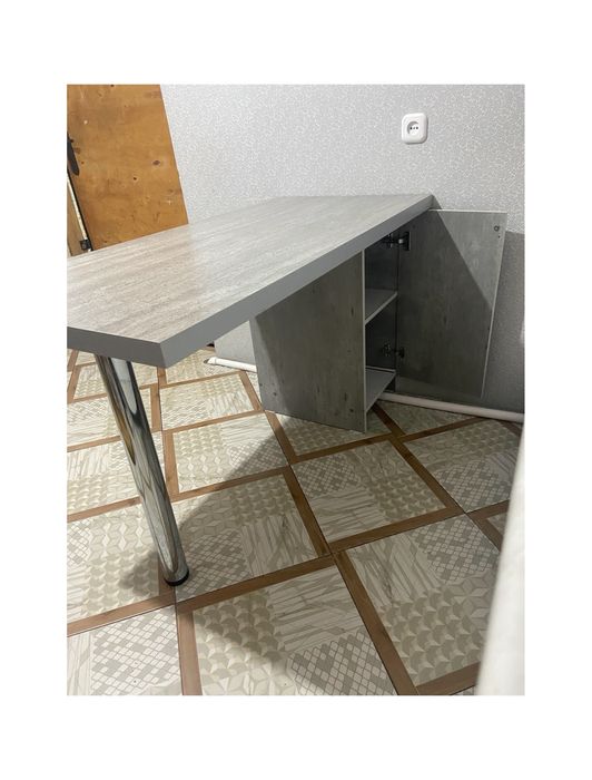 Стол с тумбочкой