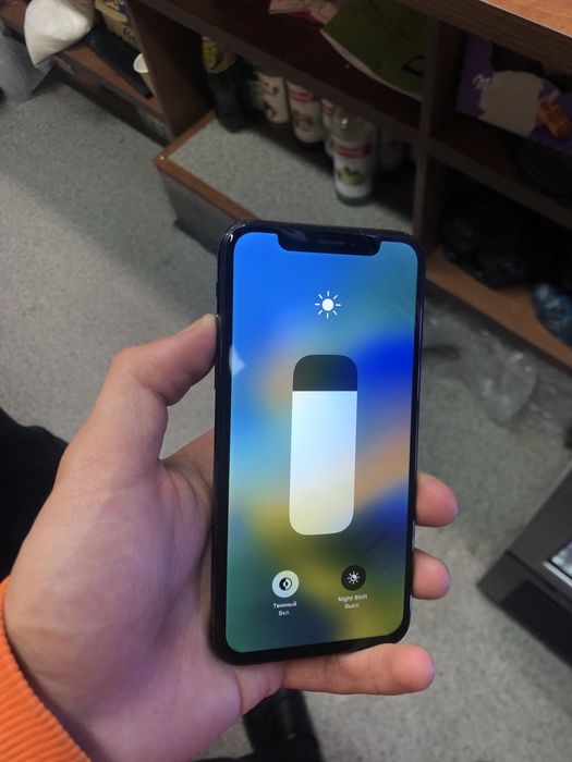 Iphone x srochna sotiladi