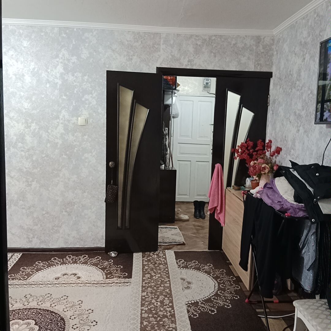 Продается 2ком в 7мкр