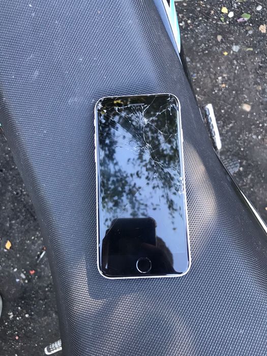 продам айфон се.