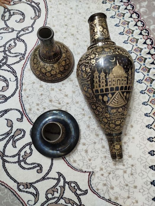 Latundan qòl mexnatida yasalgan Vaza. Ваза ручной работы из Латуни