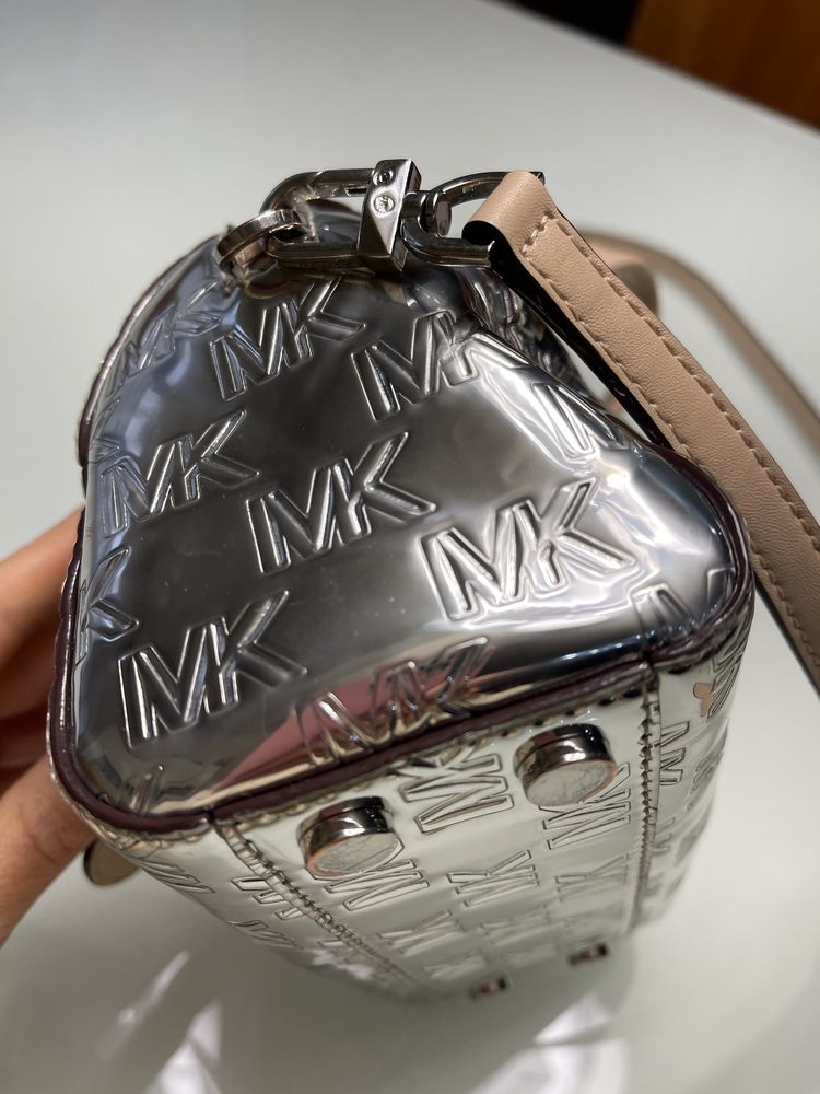 Сребриста чанта Michael Kors