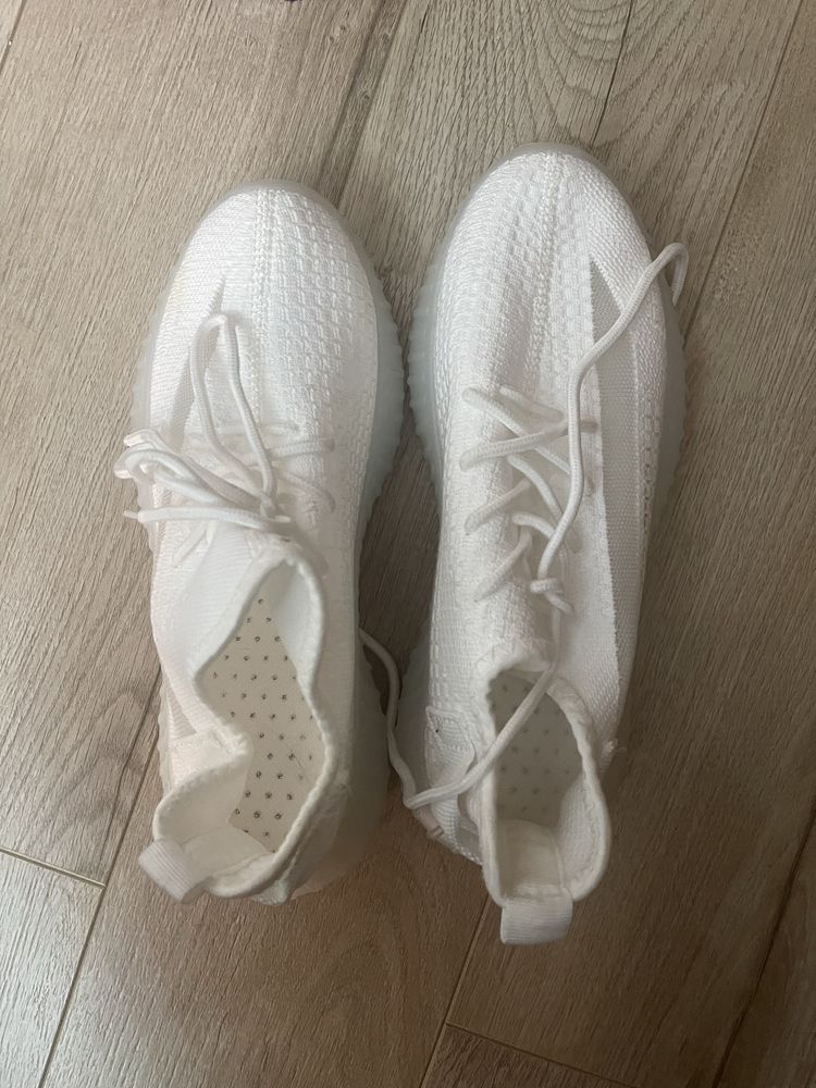 Кроссовки yeezy boost