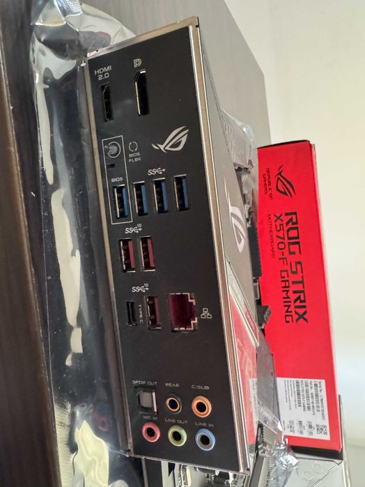 Placa de baza: ASUS ROG STRIX X570-F Gaming - ca noua, cutie + factura