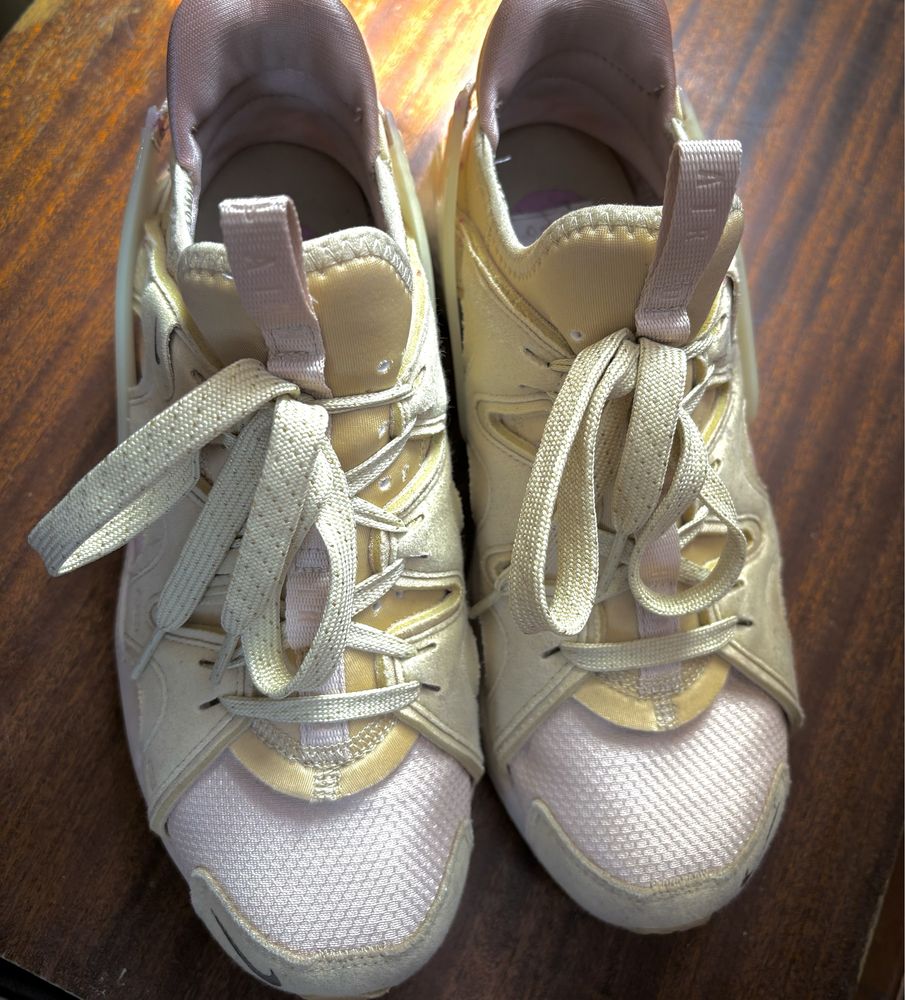 Дамски маратонки Nike