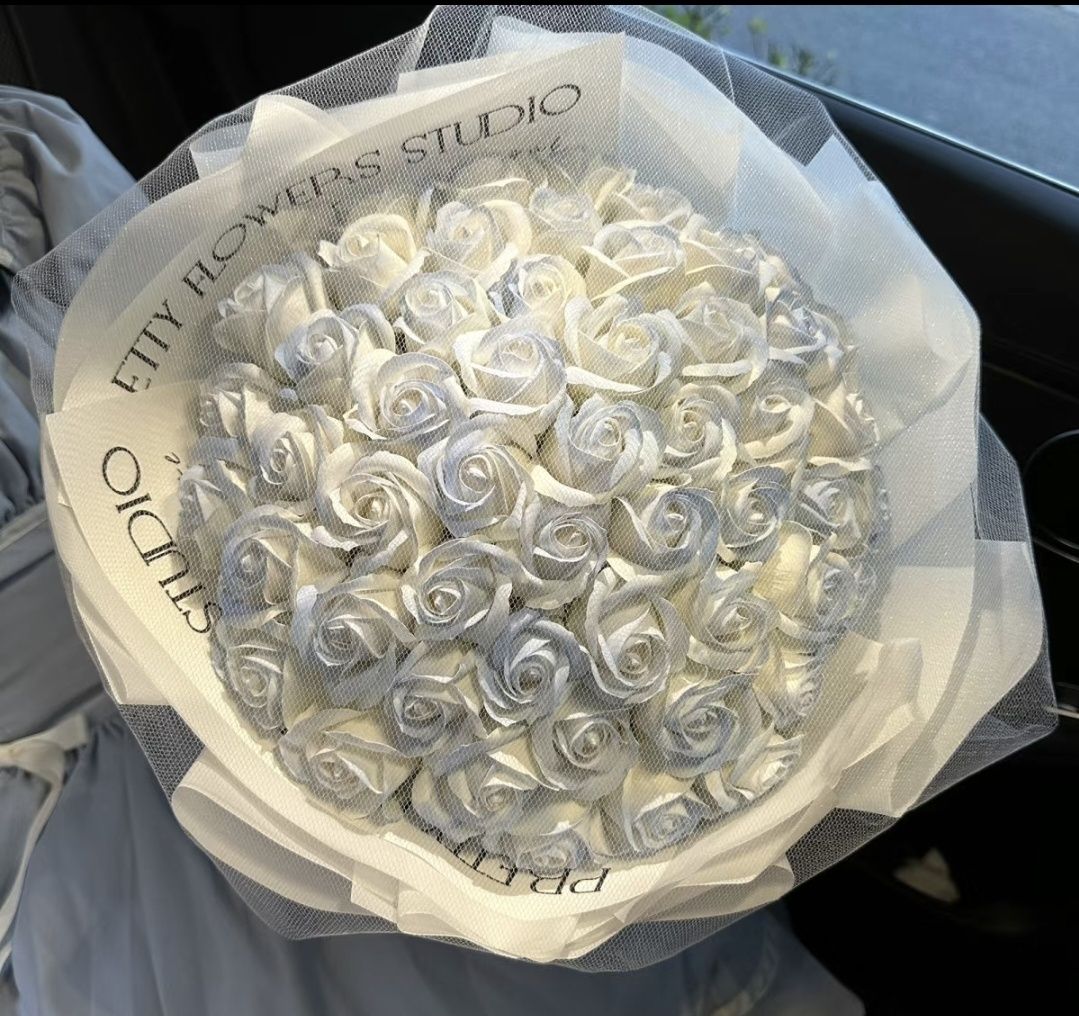 Розы из отласных