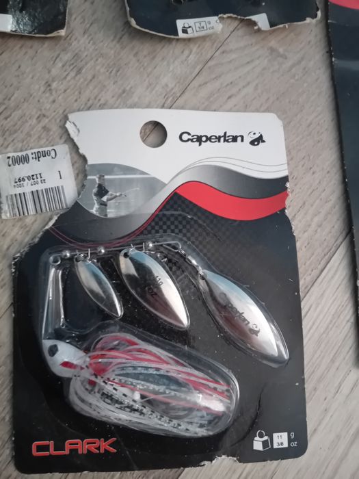 Vând diverse produse pentru pescuit - noi, cu eticheta