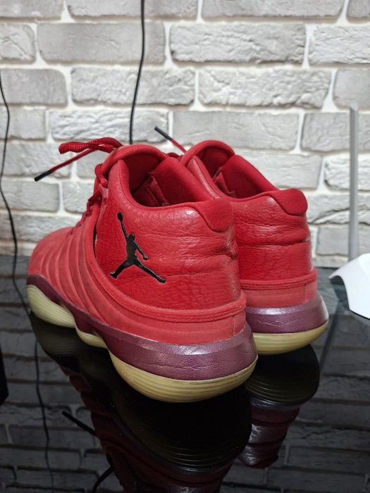 Оригинальные кожаные кроссовки