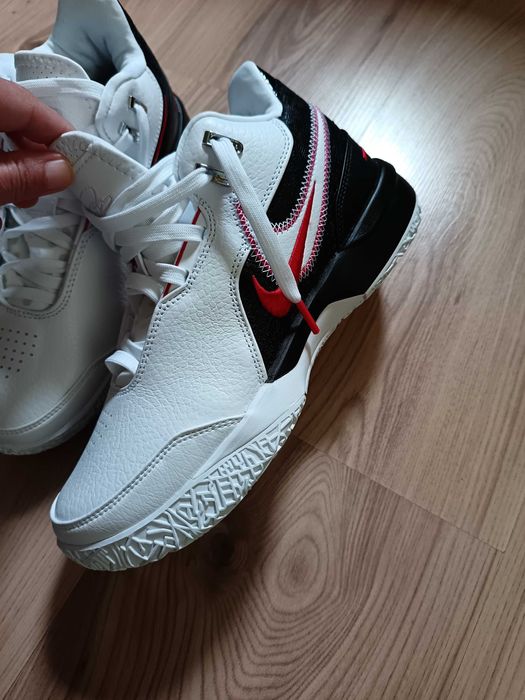 Nike оригинални маратонки 38,5 номер. Нови!