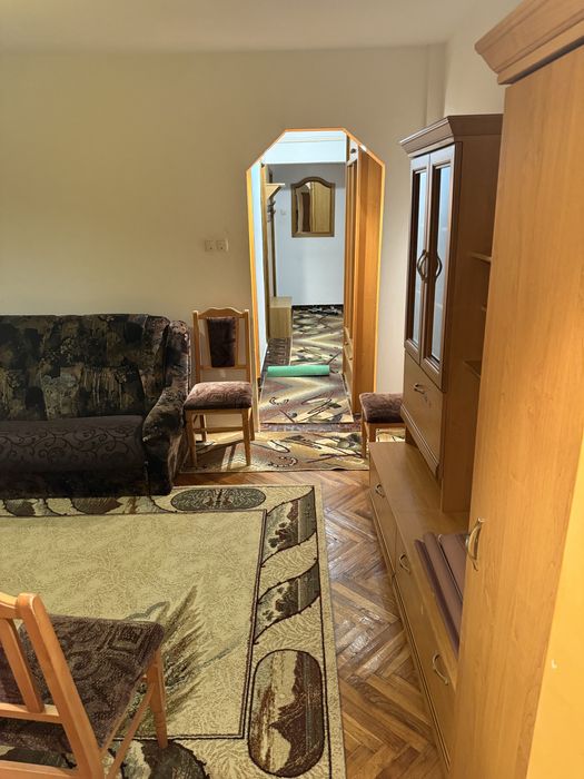 Inchiriez apartament cu 3 camere