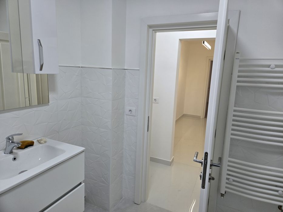 Inchiriez apartament nemobilat
