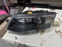Far stânga bi xenon led skoda octavia 3.cod:5e1941015.b.