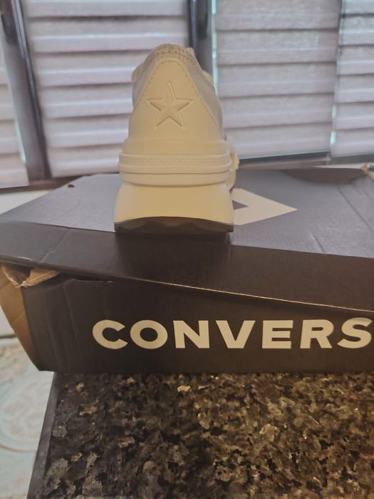 Vând adidași converse